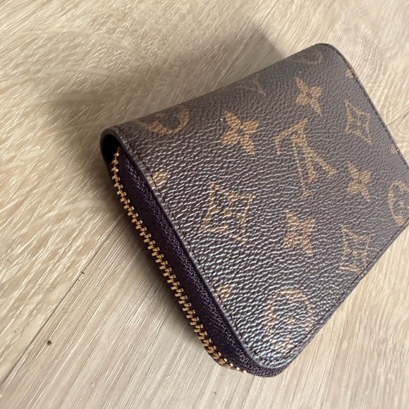 Louis Vuitton Brown Monogram Key Holder - Picture 5 of 10